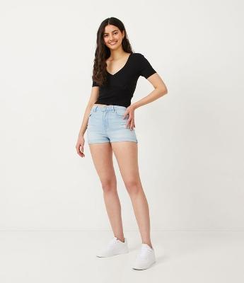Short Hot Pants em Jeans com Barra Dobrada