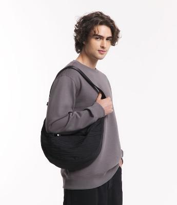 Blusão Fechado Básico em Moletom com Detalhes em Ribana