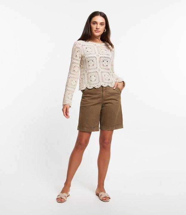 Bermuda Cintura Alta em Sarjas com Bolsos - 1