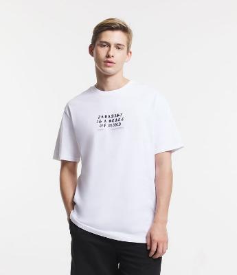 Camiseta Easy em Meia Malha com Lettering Gótico