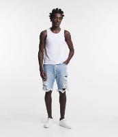 Bermuda Slim Jeans com Rasgos Destroyed e Barra Desfiada - 1