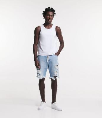 Bermuda Slim Jeans com Rasgos Destroyed e Barra Desfiada