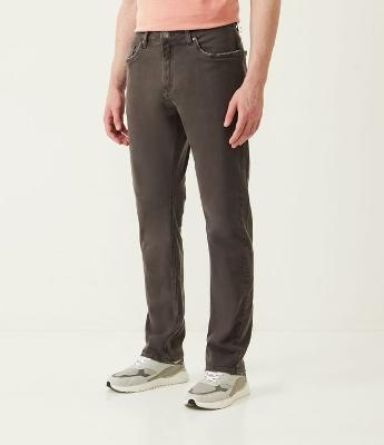 Calça Slim em Sarja com Bolsos