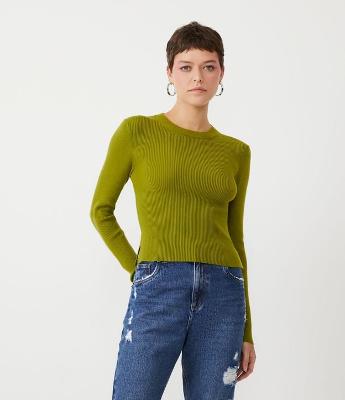 Blusa Básica em Viscose Canelada com Fenda na Lateral
