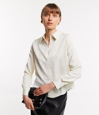 Camisa Manga Longa em Crepe com Textura de Flores