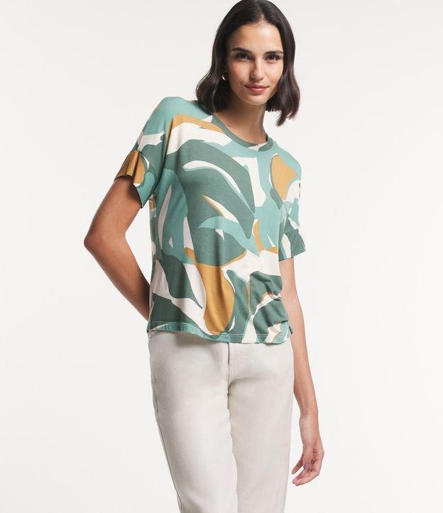 Blusa Manga Curta em Viscose com Folhagens Estampadas - 1