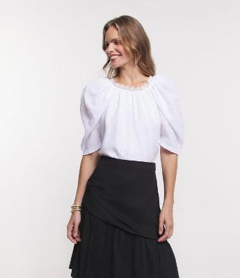 Blusa Manga Bufante com Renda e Textura Maquinetada