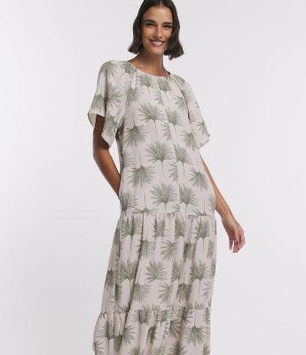Vestido Leve em Viscolinho com Recortes na Saia e Estampa Folhagens