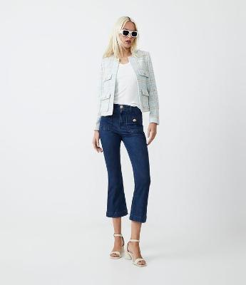 Calça Flare Cropped Jeans com Cintura Alta e Botões em Brasão