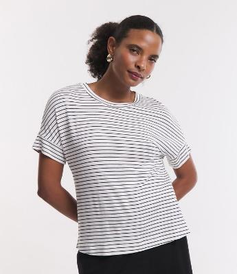 Blusa Manga Curta em Viscose Listrada