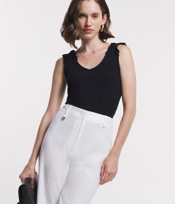 Blusa em Ribana com Franzido na Alça Larga e Decote U