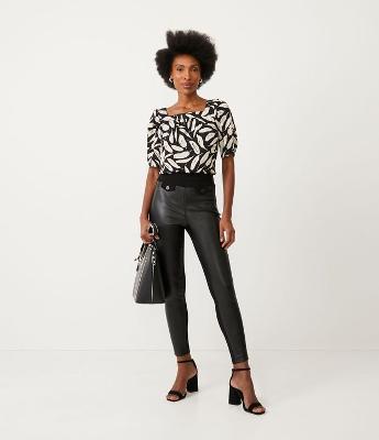 Calça Legging em Ponto Roma com Frente Diferenciada