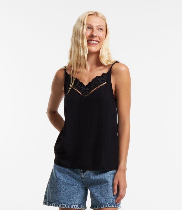 Blusa de Alça em Viscose com Bordado Floral no Decote - 1