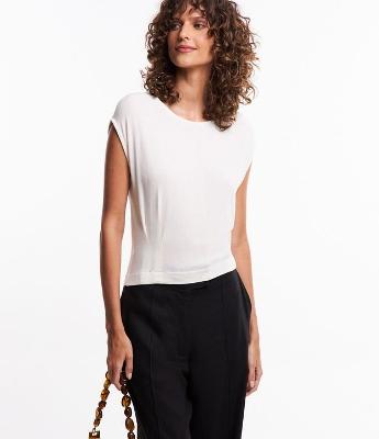Blusa Muscle Tee em Viscose e Linho com Pregas na Barra