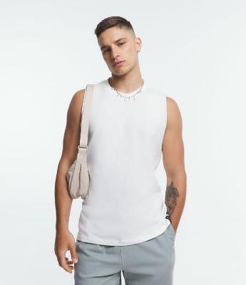 Regata Machão em Algodão com Gola Redonda e Etiqueta na Barra