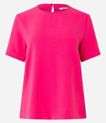 Blusa com Abertura nas Costas e Detalhes Pespontados