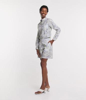 Short em Tricoline com Bolso Faca e Estampa Abstrata