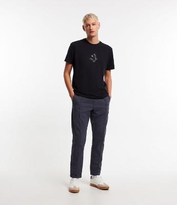 Calça Slim Cropped em Sarja Alfaiatada com Bolsos