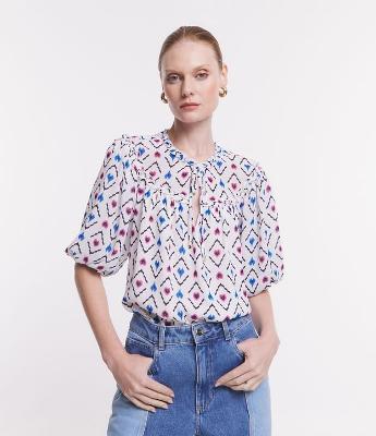 Blusa Manga Bufante em Chiffon com Estampa Étnica