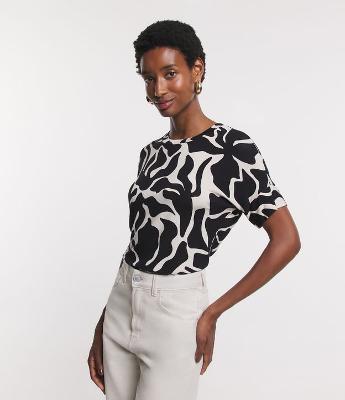 Blusa em Viscose com Manga Curta e Estampa Abstrata