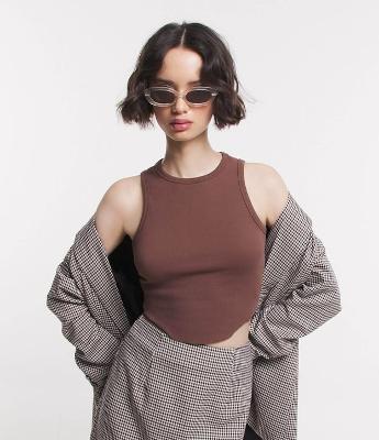 Blusa sem Manga em Ribana com Barra Arredondada