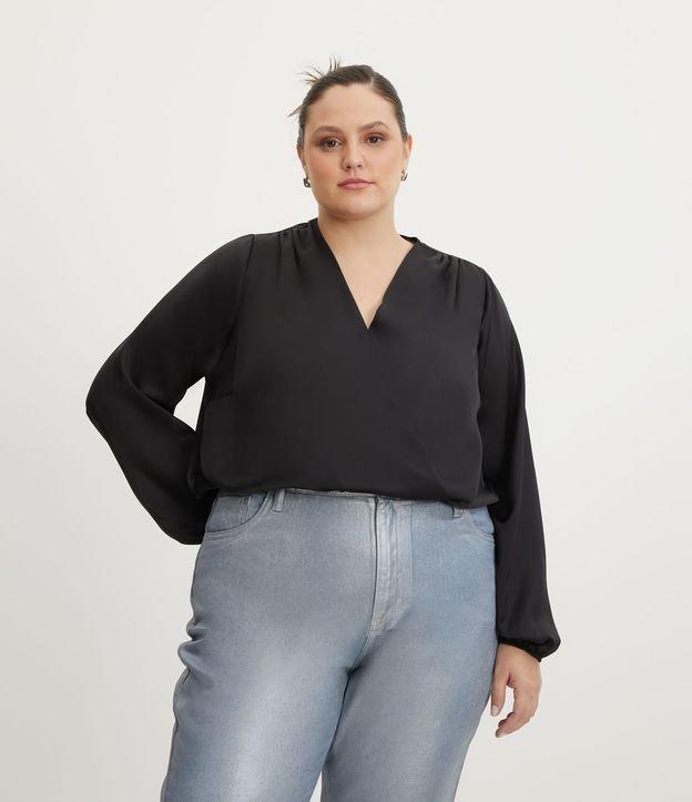 Blusa Acetinada com Transpasse Frontal Curve & Plus Size - 1
