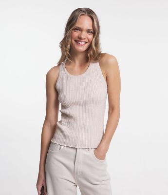 Blusa sem Manga em Viscose Canelada com Fio Metalizado