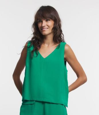 Blusa Sem Manga em Viscose com Alça Larga