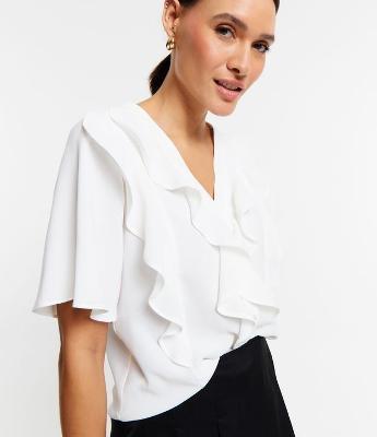 Camisa em Crepe com Abotoamento e Babado Frontal