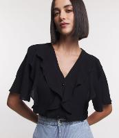 Camisa em Crepe com Abotoamento e Babado Frontal - 1