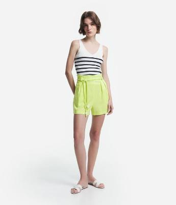 Short Clochard em Viscolinho com Cinto Corda