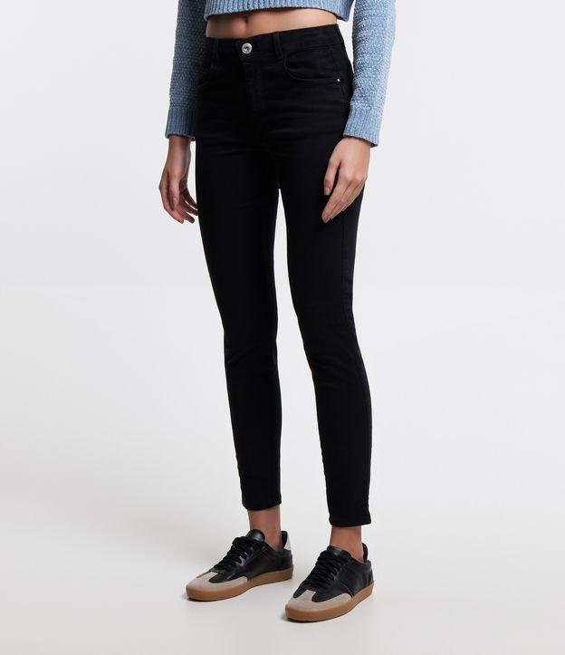 Calça Push Up Básica em Sarja com Bolsos - 3