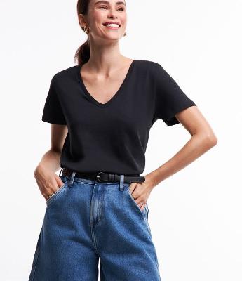 Blusa Básica em Algodão Peruano com Decote V