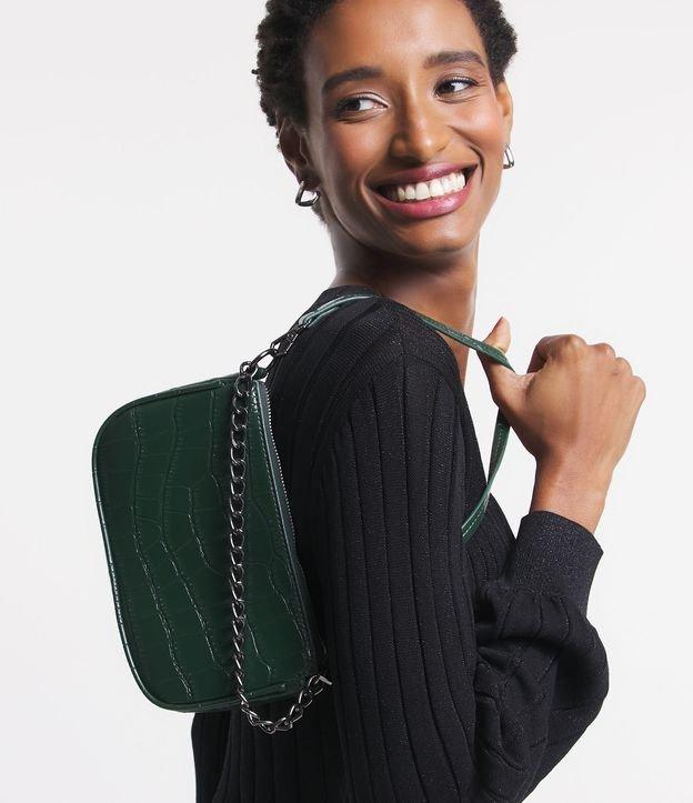Bolsa Baguete com Alça de Corrente e Textura Croco - 1