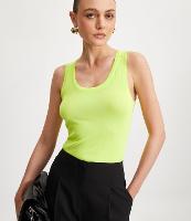 Blusa Sem Manga em Tricô Leve com Gola U - 1