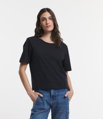 Blusa T-shirt em Meia Malha com Ombreira
