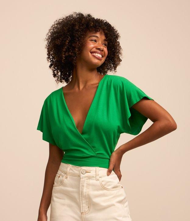 Blusa Curta em Crepe com Decote V Transpassado - 2