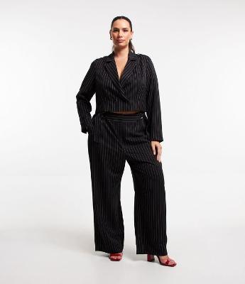 Calça Pantalona Risca de Giz com Fivelas Curve & Plus Size