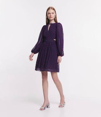 Vestido em Chiffon com Recorte Vazado na Cintura e Estampa Mini Corações