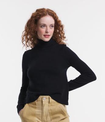 Blusa Alongada em Tricô com Golinha Alta e Fenda