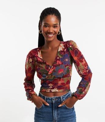 Blusa em Tule com Decote V Transpassado e Estampa Floral