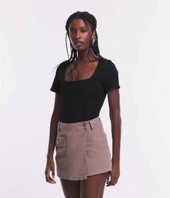 Body em Poliamida Texturizada e com Decote Quadrado