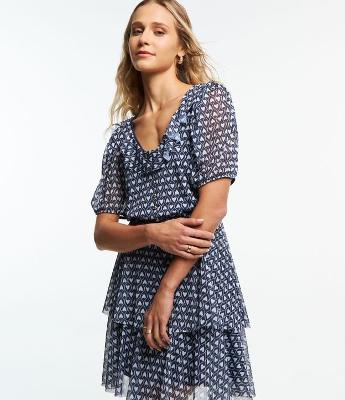 Vestido em Tule com Manga Bufante e Estampa Corações