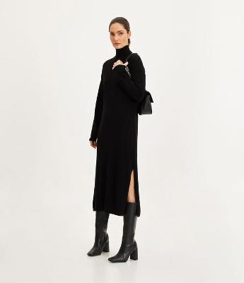 Vestido Midi em Tricô com Gola Alta e Manga Longa
