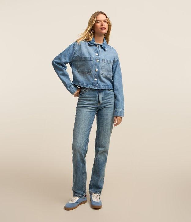 Calça Reta Elastizada em Jeans Marmorizado com Bolsos - 3