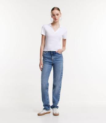 Calça Reta Elastizada em Jeans Marmorizado com Bolsos