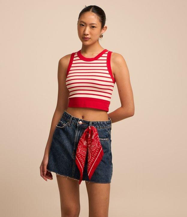 Saia Curta Cintura Alta em Jeans com Bolsos e Barra a Fio - 2