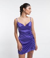 Vestido Curto Acetinado com Decote Degagê e Puxadinho com Fenda - 2