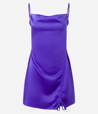 Vestido Curto Acetinado com Decote Degagê e Puxadinho com Fenda