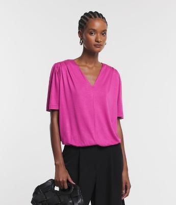 Blusa em Viscolycra com Detalhe de Pregas nos Ombros